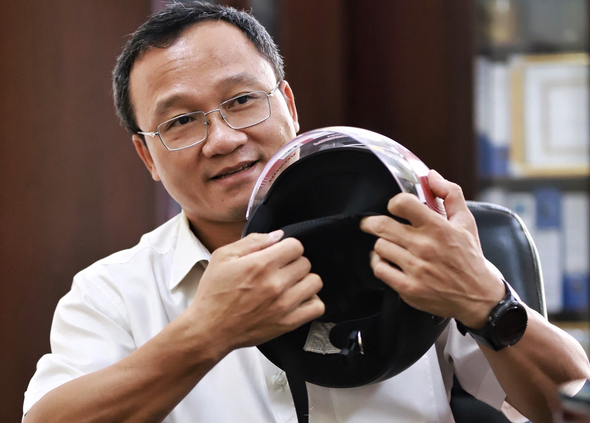 Cam mu bao hiem luoi trai anh 3
