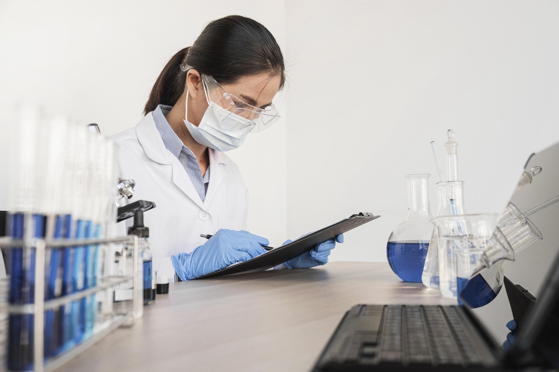 woman_working_with_chemical_substances