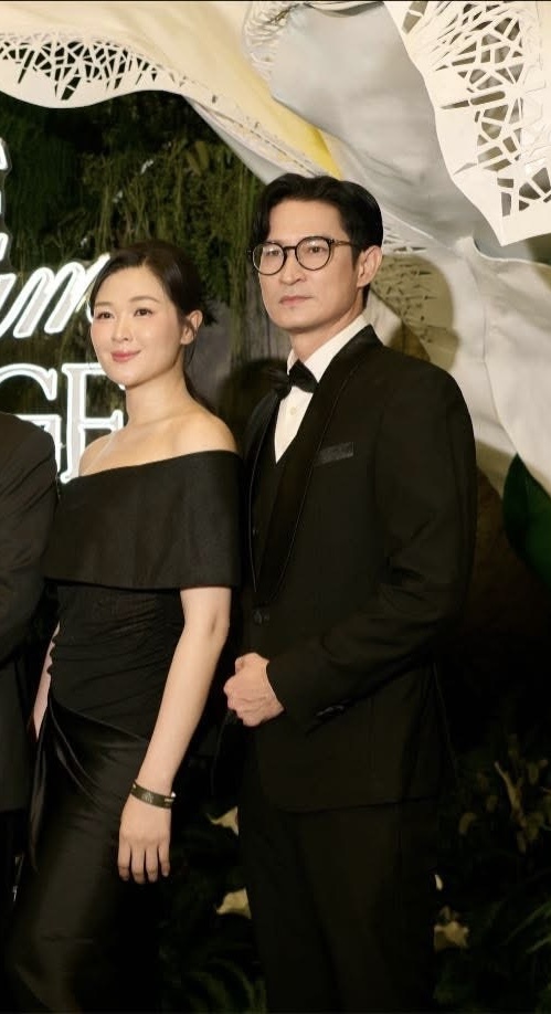 Huy Khanh,  Mac Anh Thu anh 1