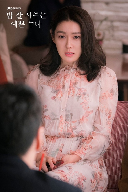 Sao Han dung hang vay hoa trong mua he anh 1