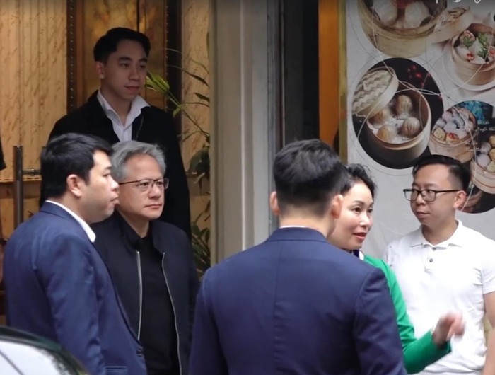 Tất cả thành viên gia đình ông Phạm Nhật Vượng đã lộ diện