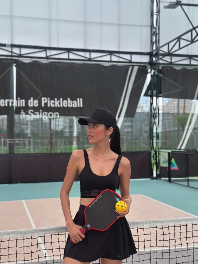 Hat Mit, Co Ngan, pickleball la gi, trang phuc pickleball, vot pickleball, do tap pickleball anh 1