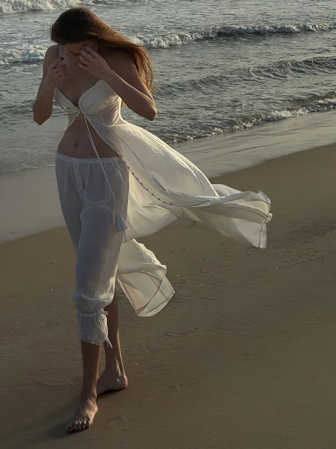 khoa than,  Lisa,  Bella Hadid,  Ho Ngoc Ha,  naked dress anh 8