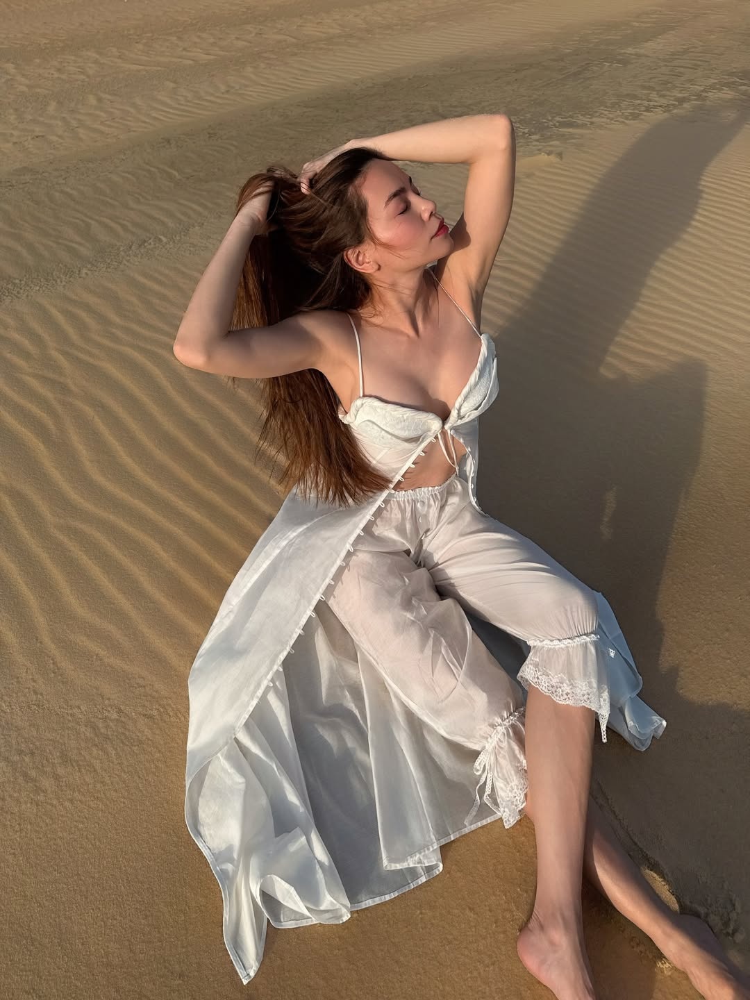 khoa than,  Lisa,  Bella Hadid,  Ho Ngoc Ha,  naked dress anh 9