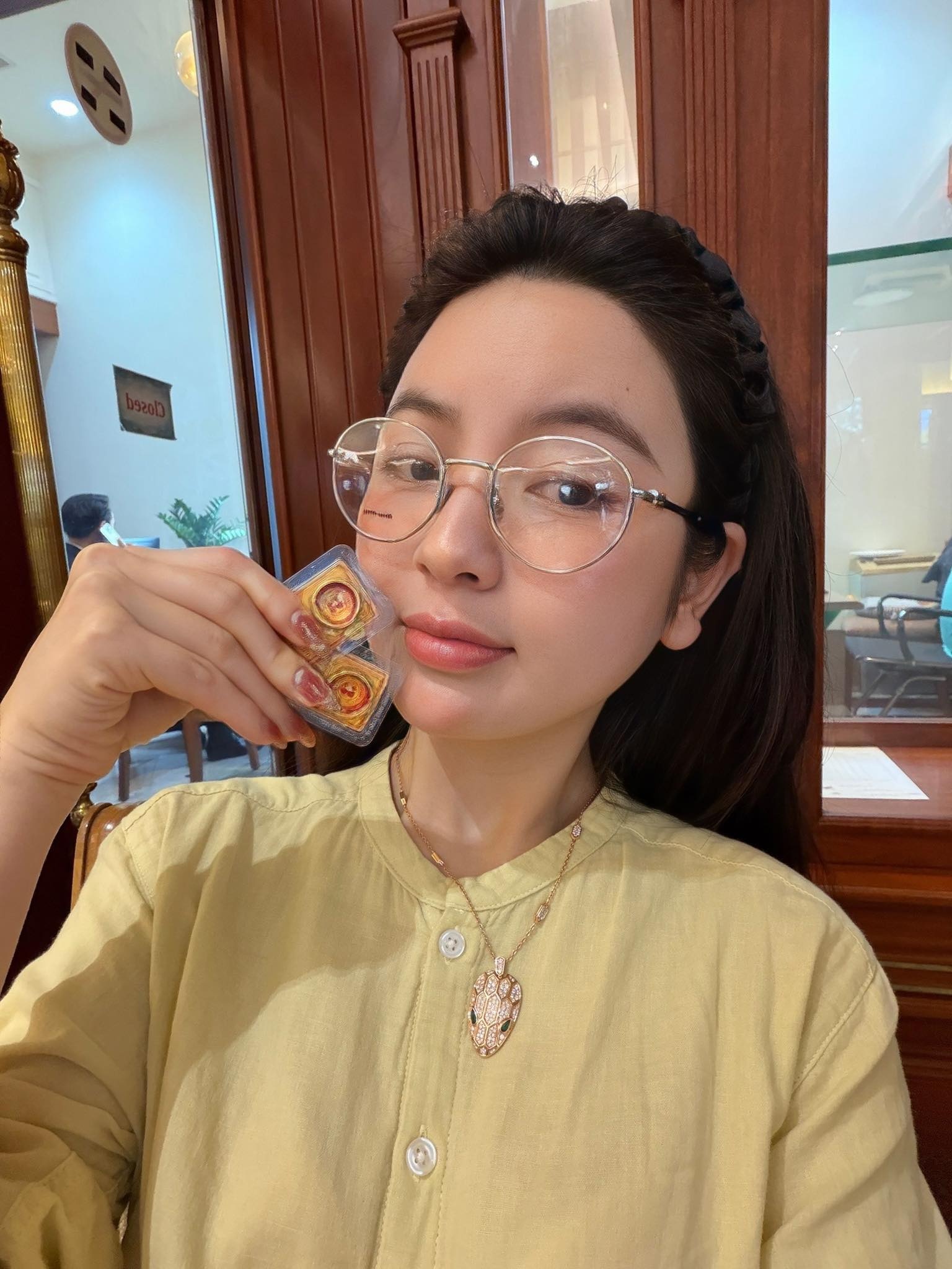 Chu Thanh Huyền tặng vàng livestream