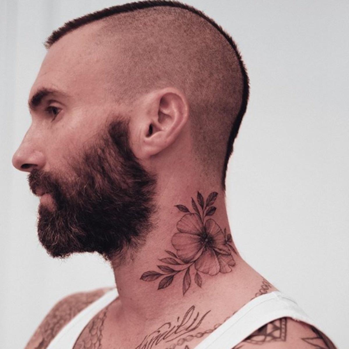 adam levine ngoai tinh anh 3