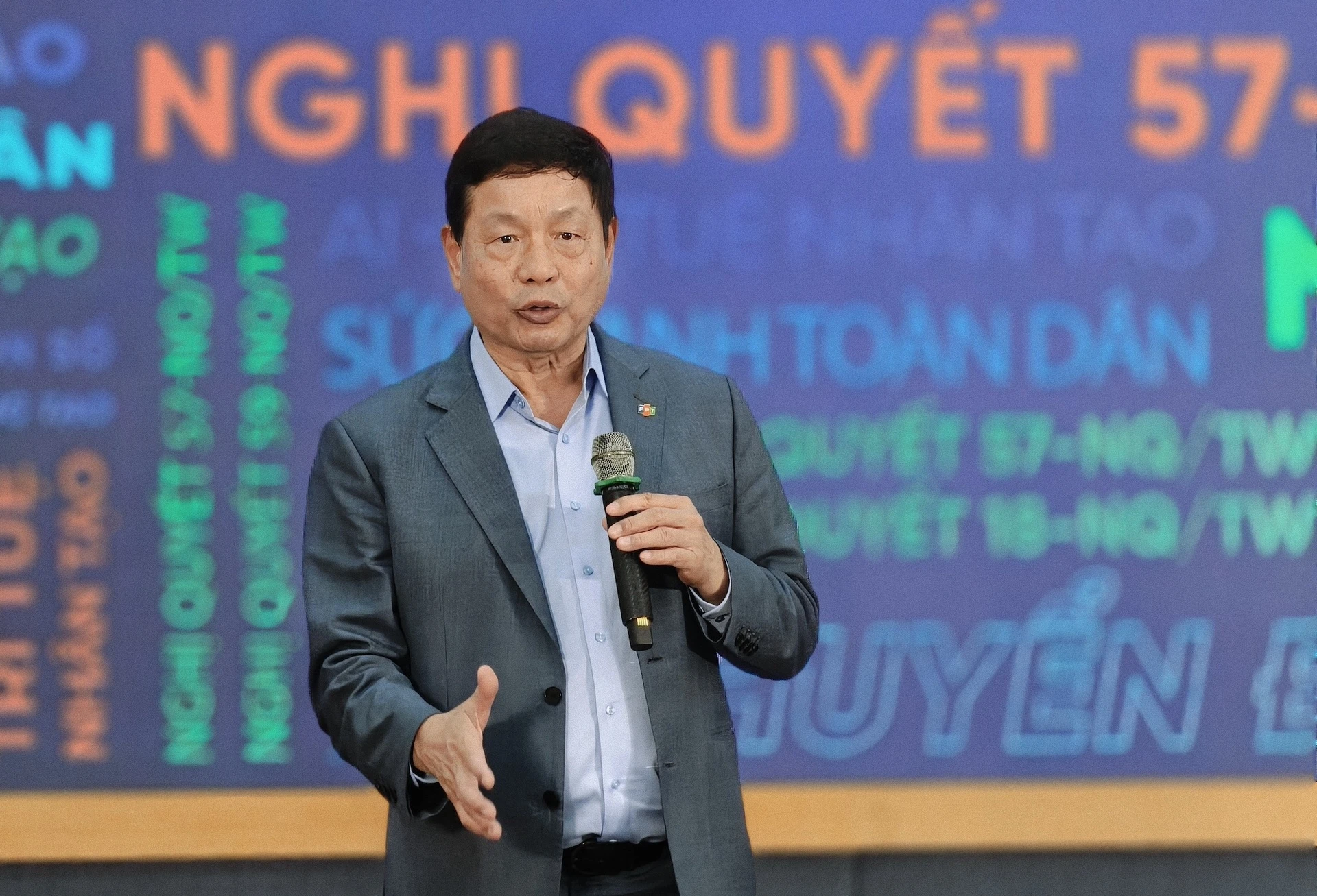 Truong_Gia_Binh_Nhat_Minh_2.JPG