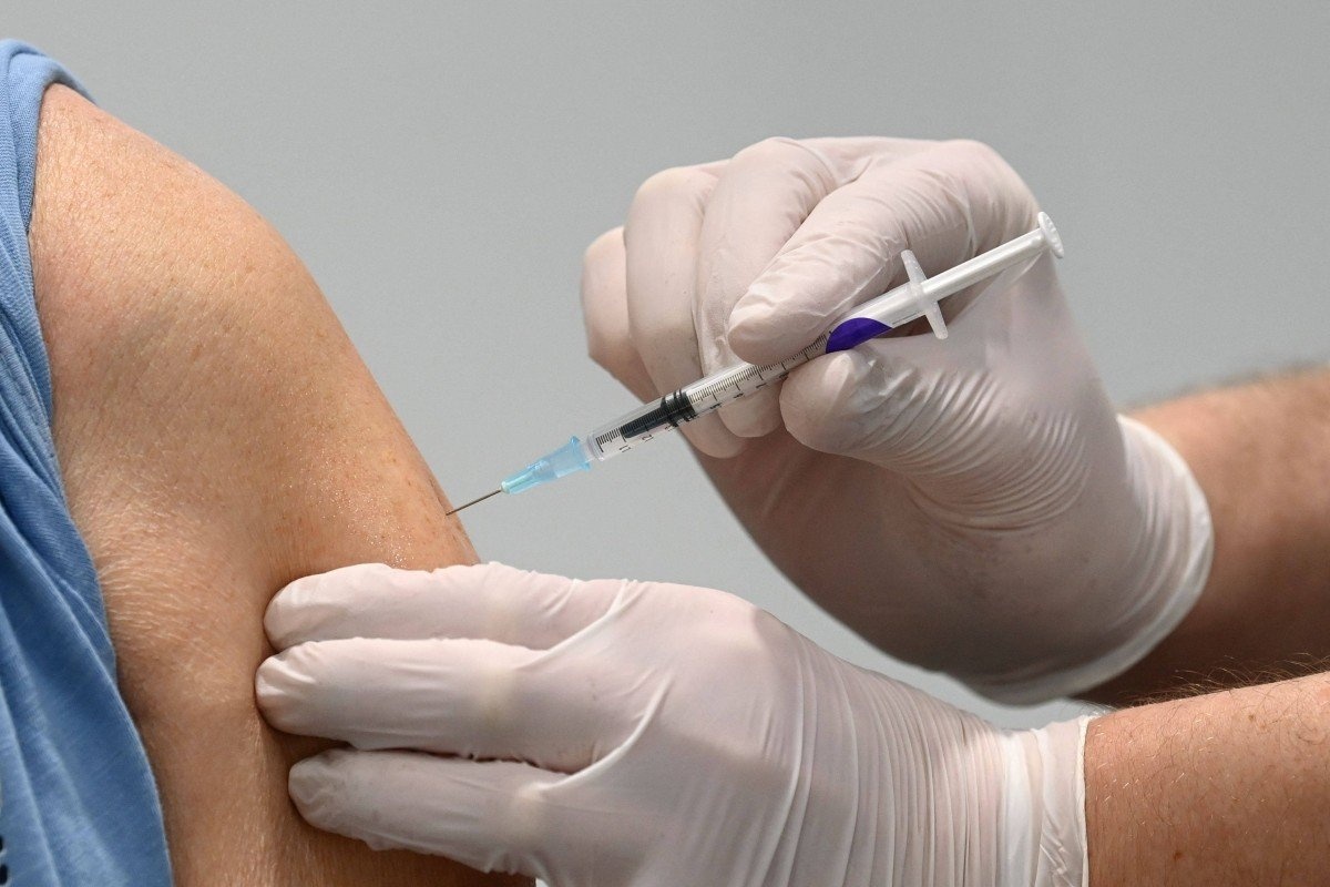 Nguoi dan ong tiem 3 lieu vaccine khac loai anh 1