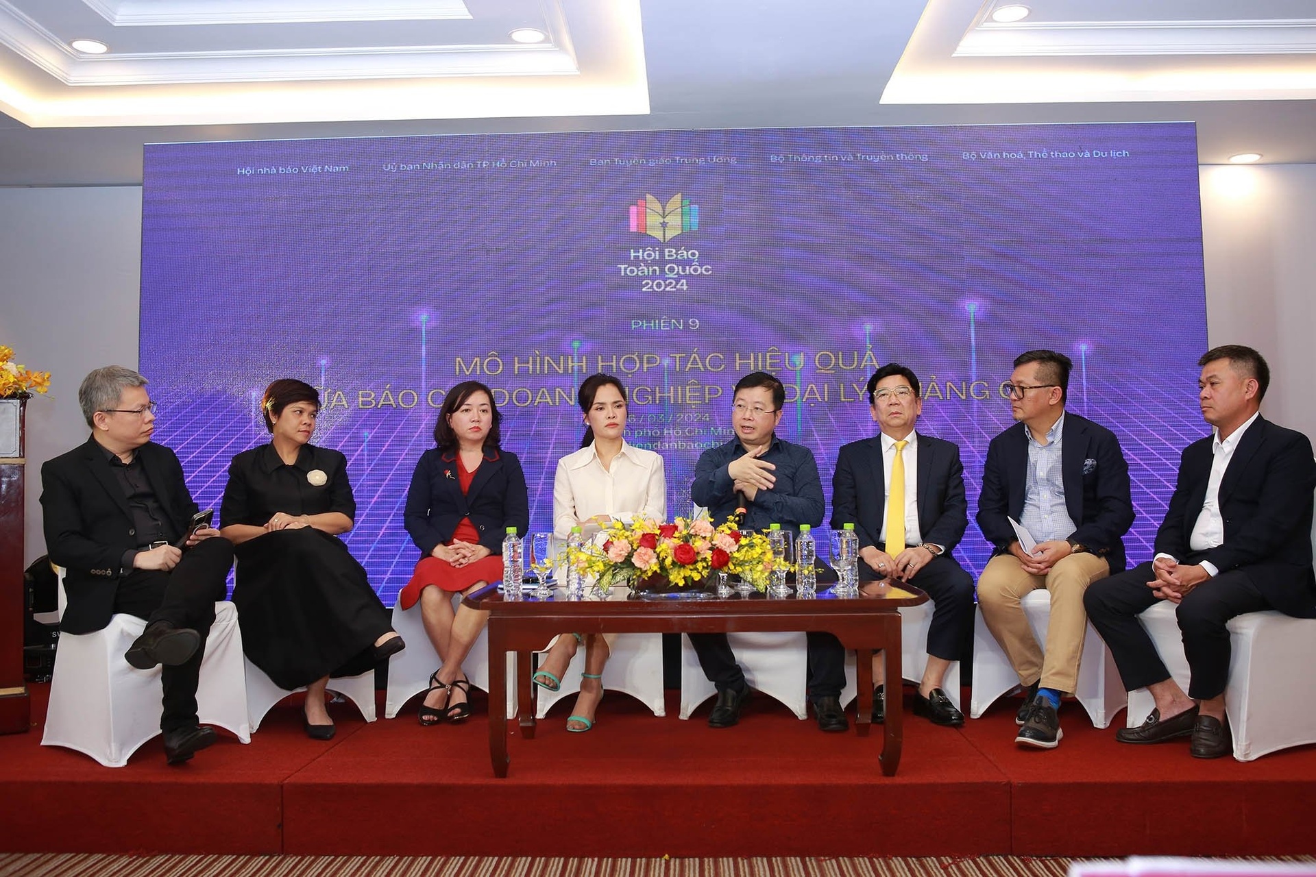 Hoi bao anh 4