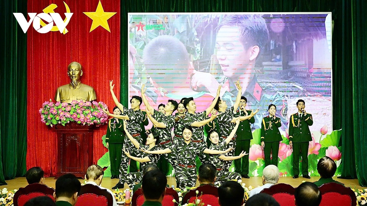 Tam guong binh di anh 3