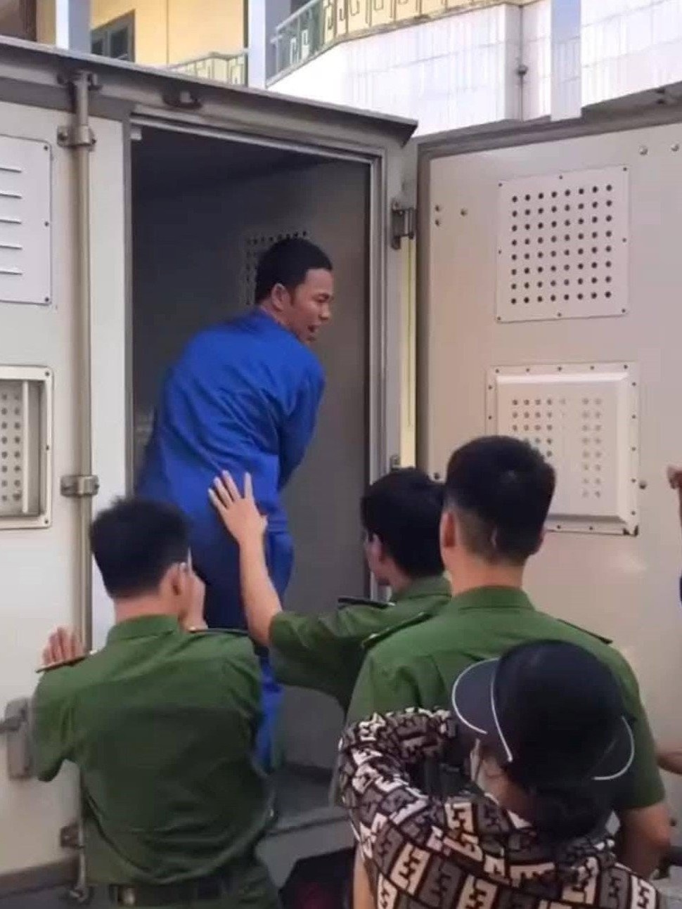 6 nam 13 ga loi anh 5