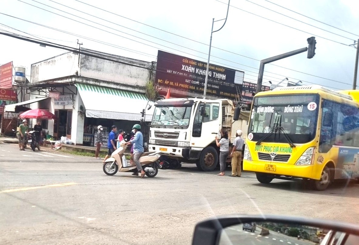 Xe ben xe may TP.HCM anh 3