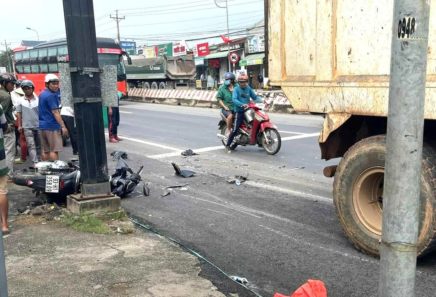 Xe ben xe may TP.HCM anh 4
