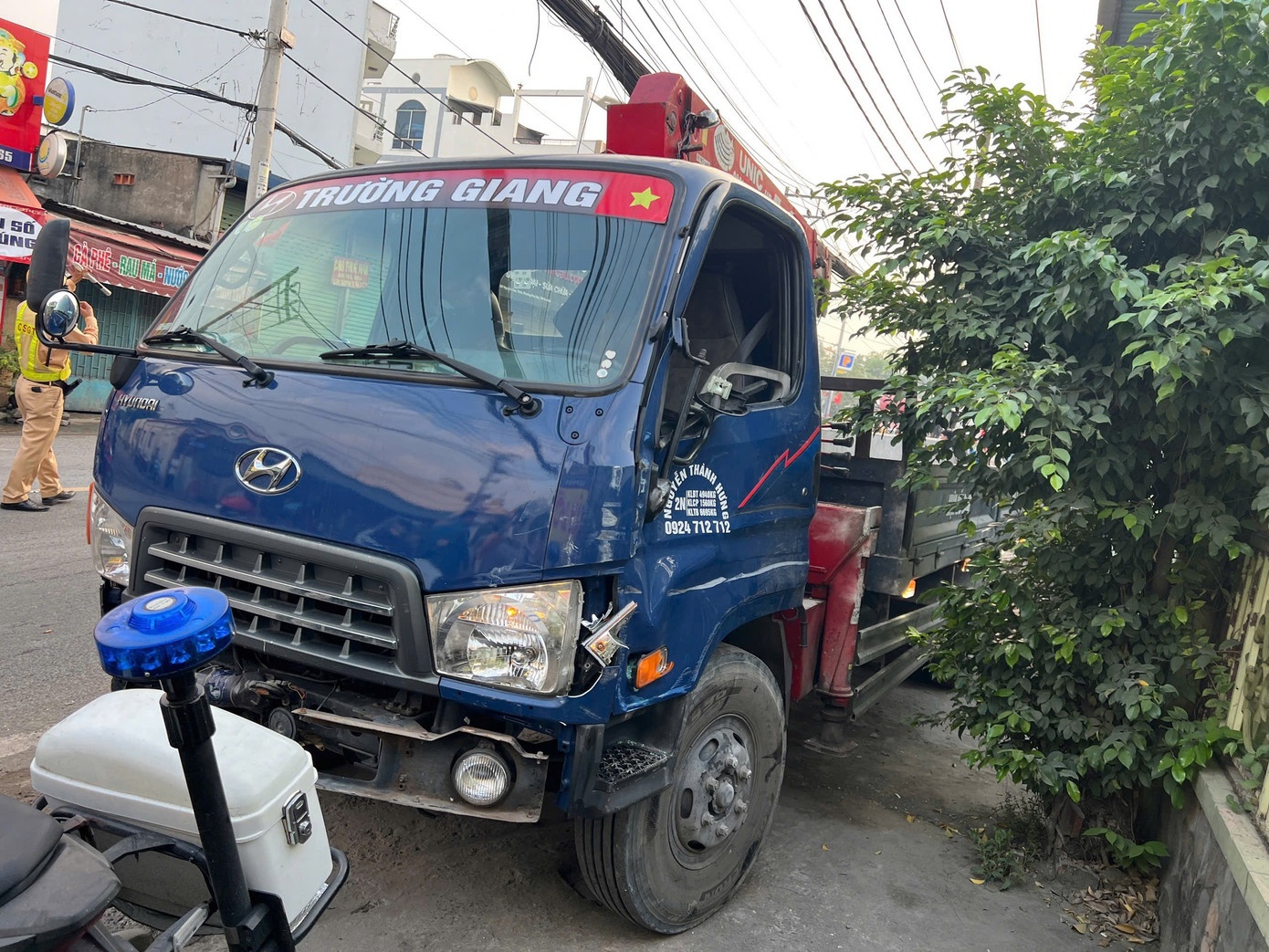 Xe tải gây tai nạn. Ảnh: X.Đ.