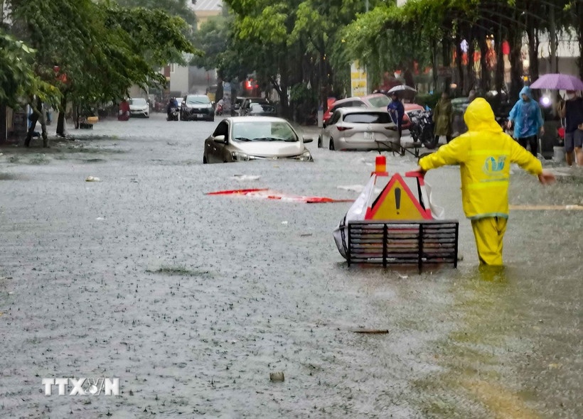 Mua ngap Ha Noi 7/10 anh 1