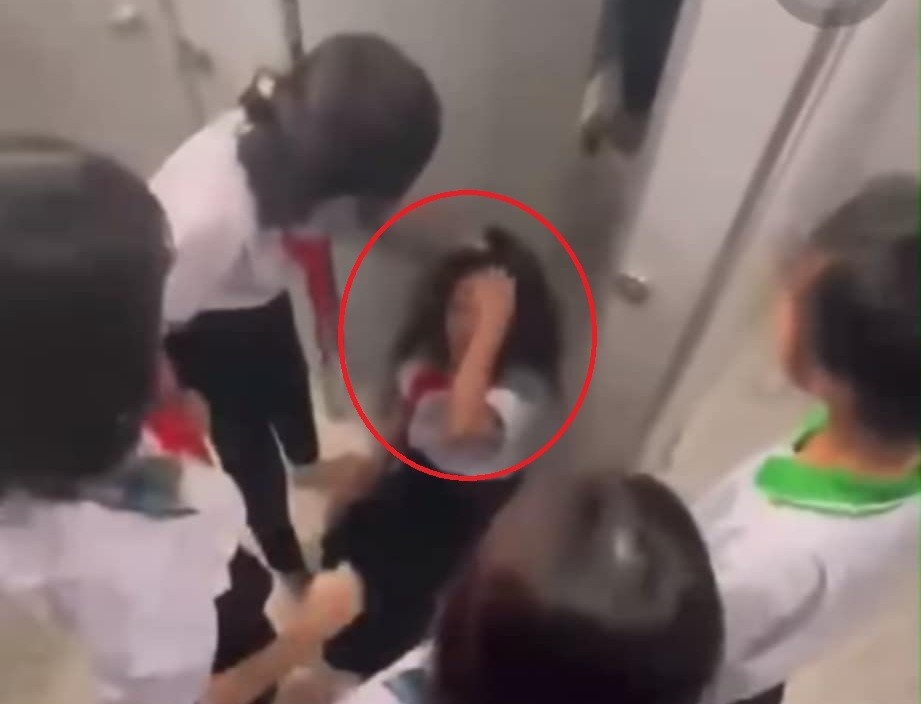 Danh hoi dong nu sinh anh 2