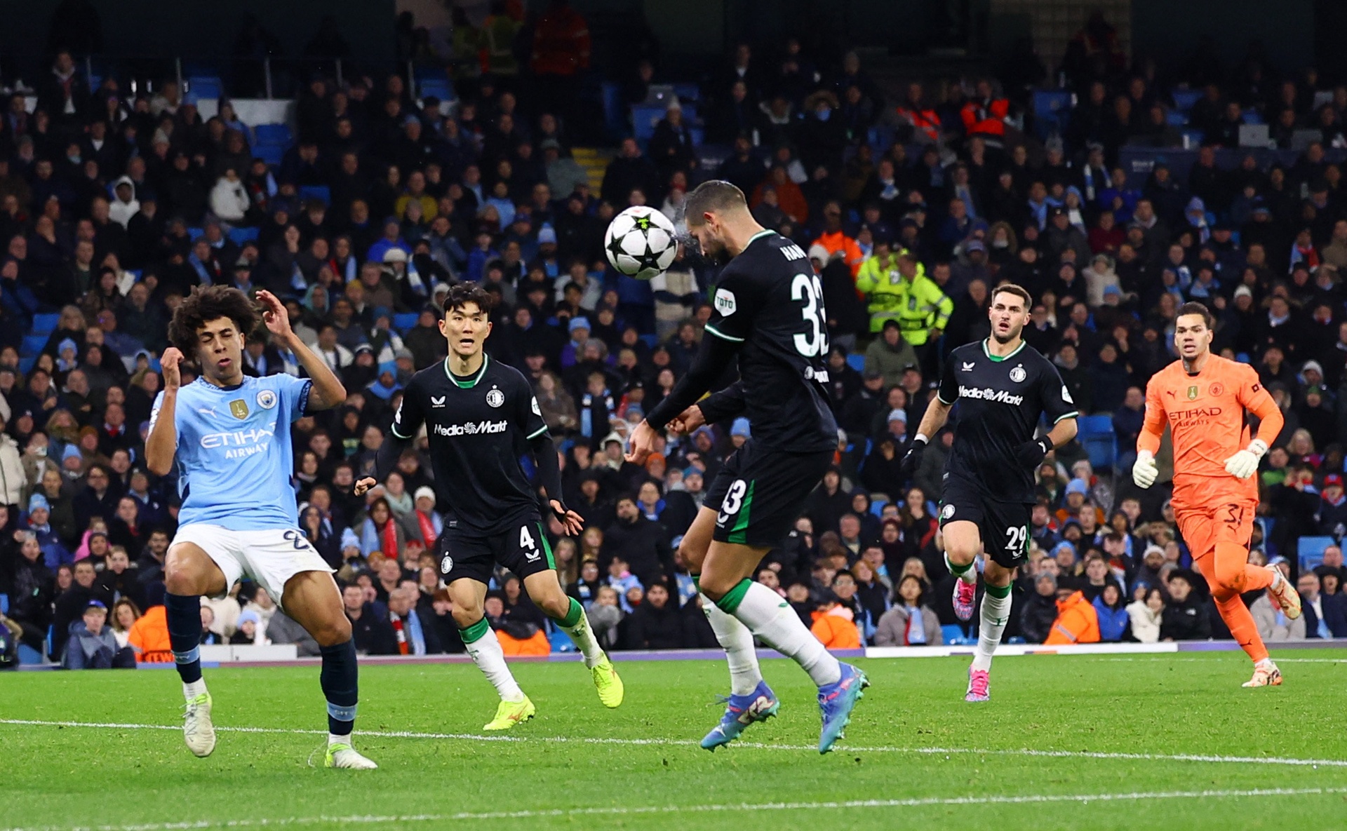 Man City dau Feyenoord anh 8