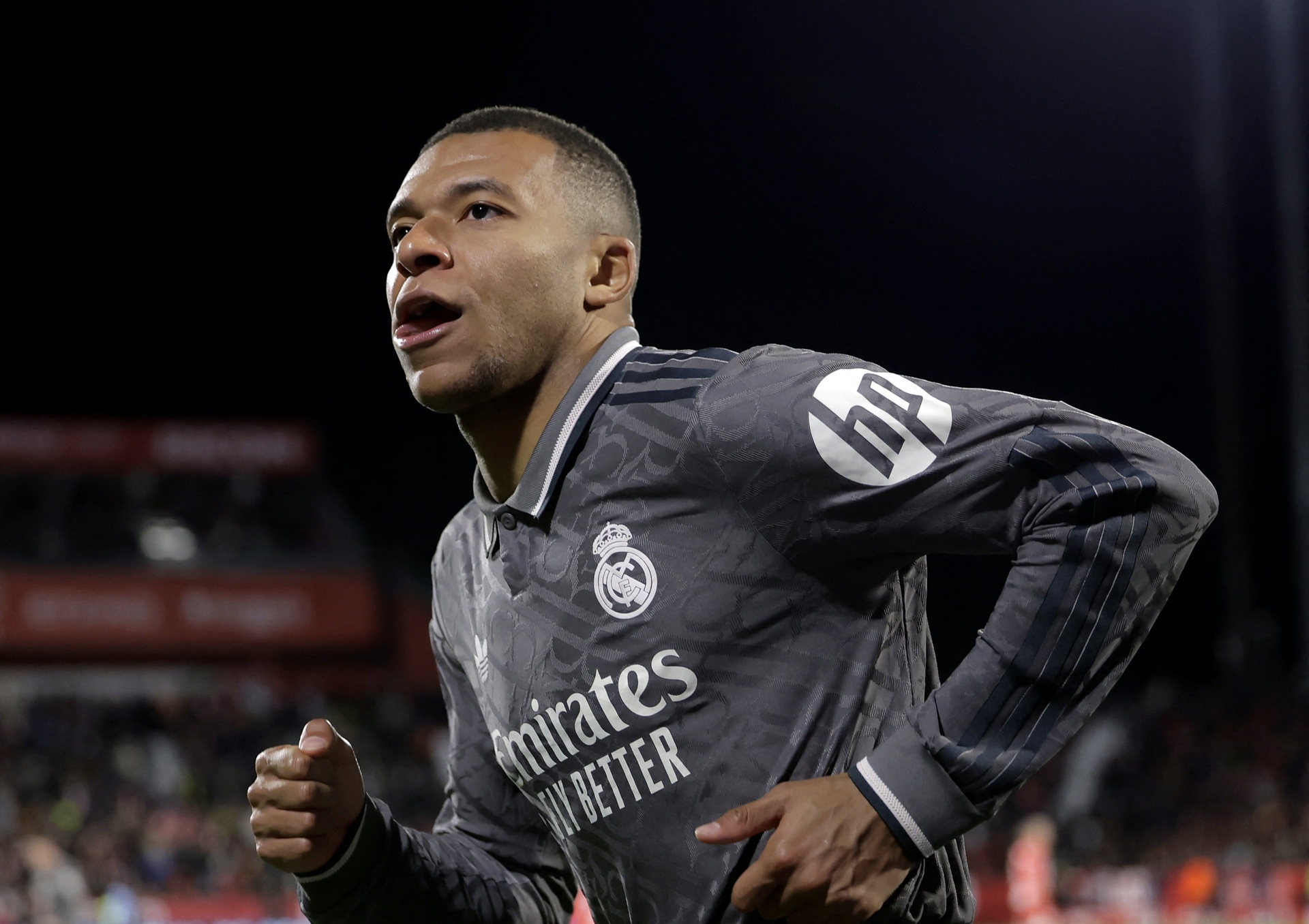 Mbappe toa sang anh 5