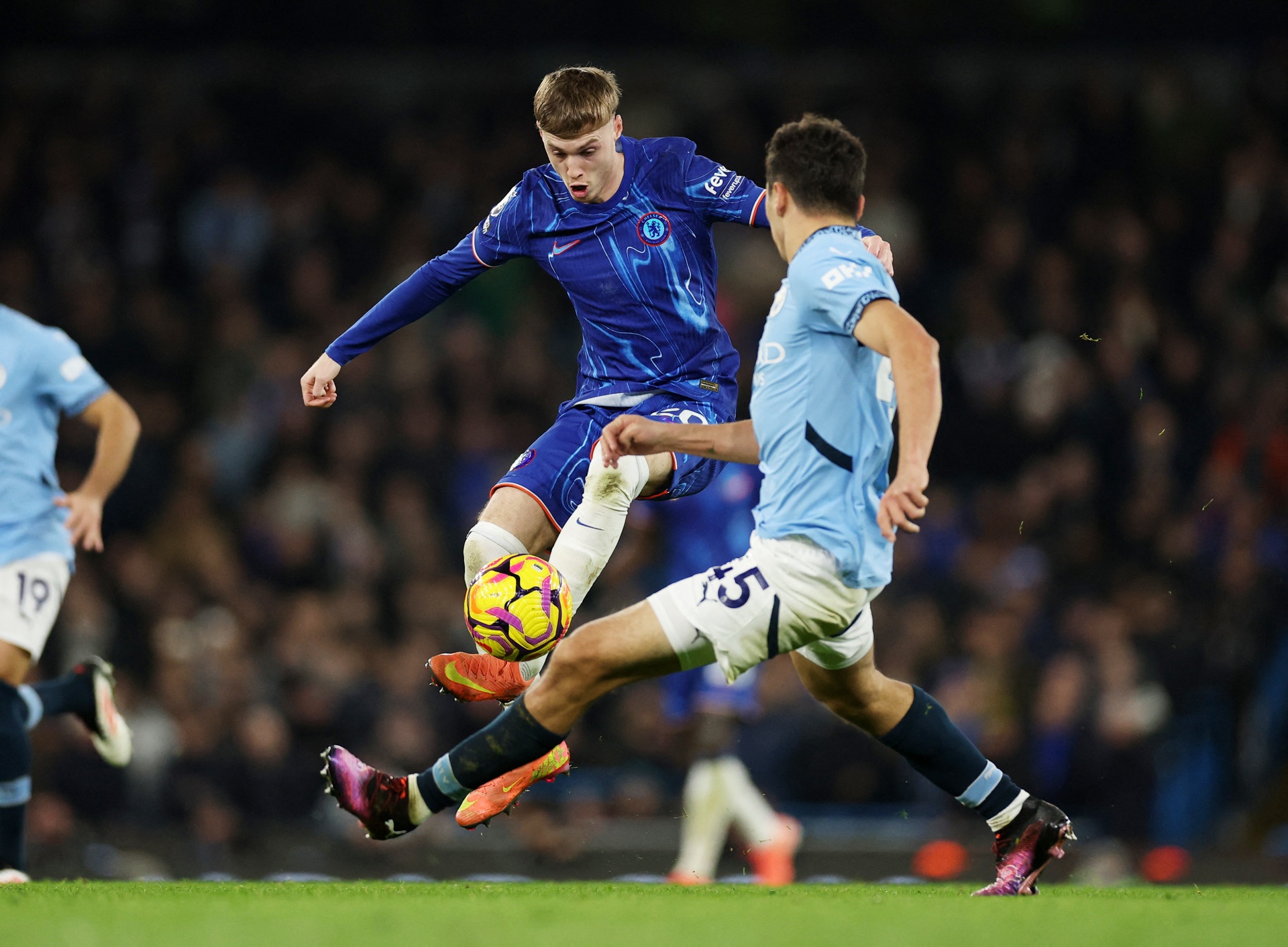 Khusanov mac loi anh 4