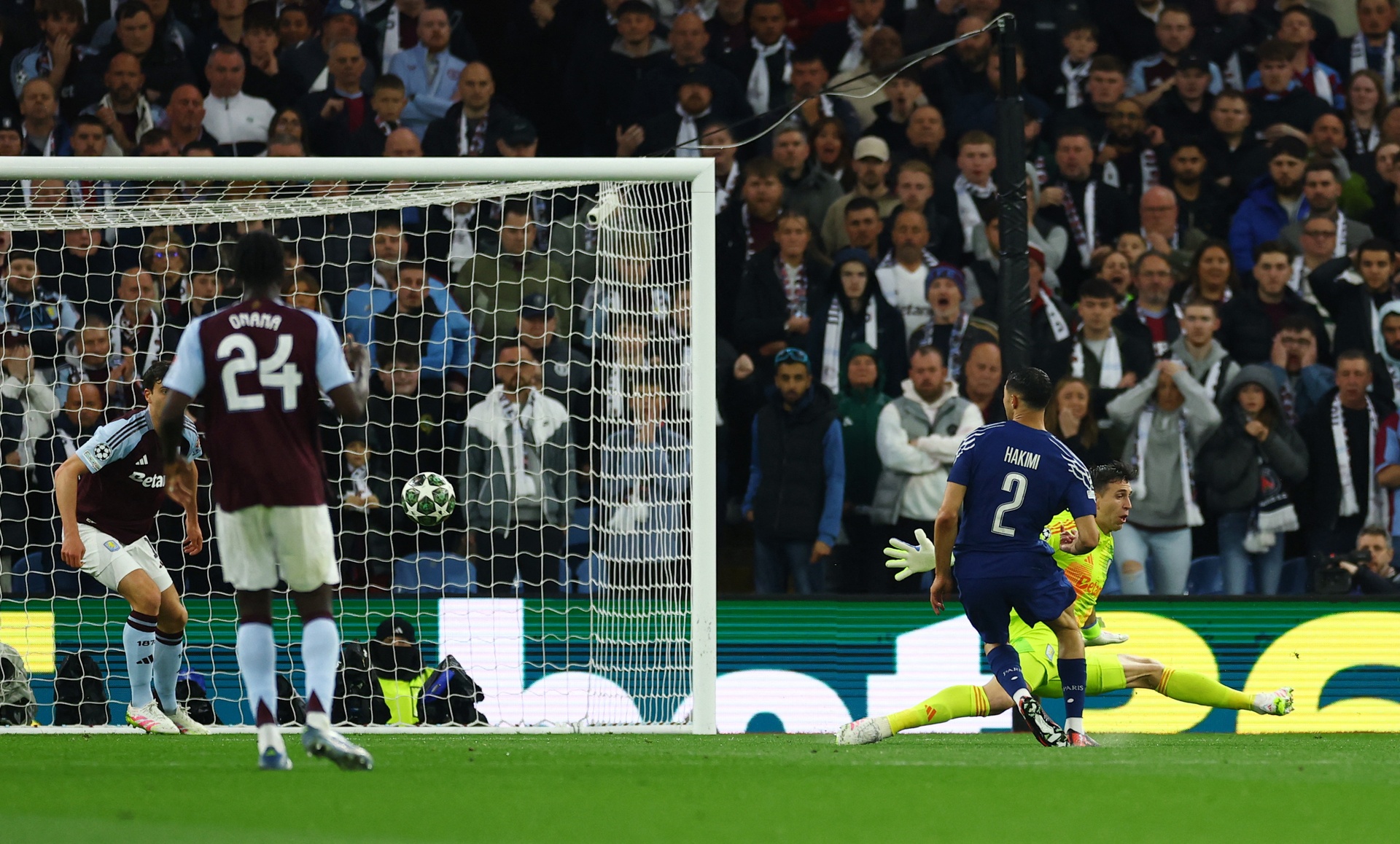 Aston Villa dau PSG anh 2