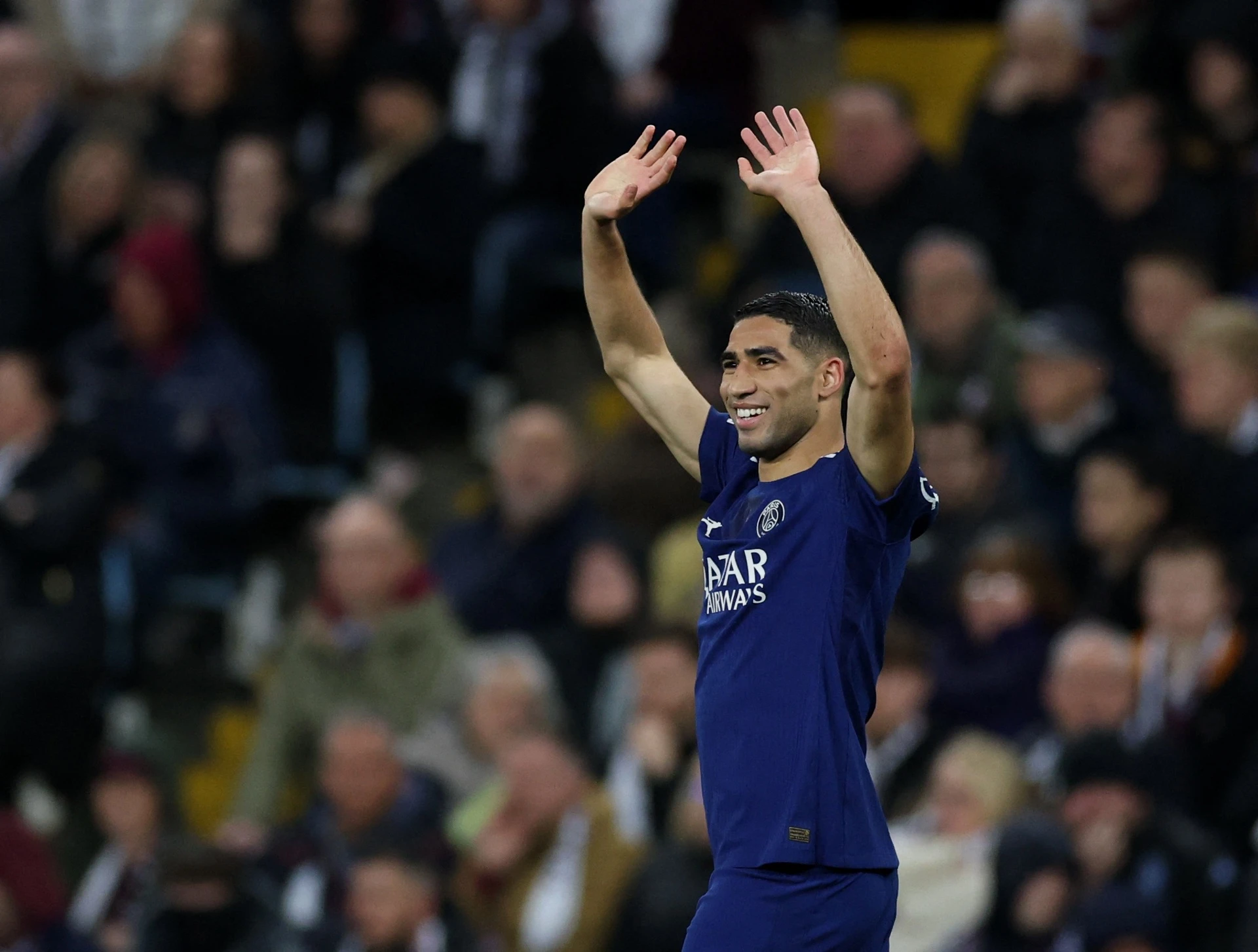 Aston Villa dau PSG anh 4