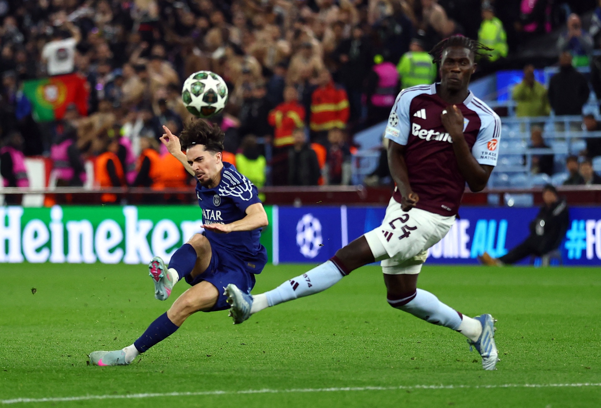 Aston Villa dau PSG anh 9