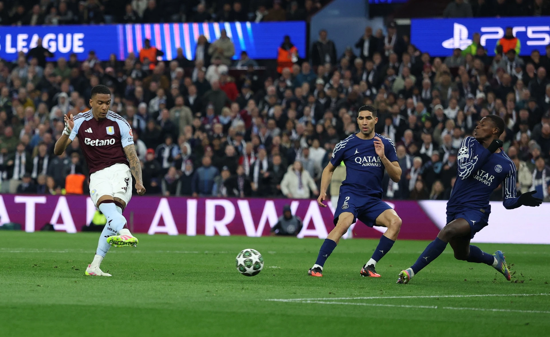 Aston Villa dau PSG anh 7