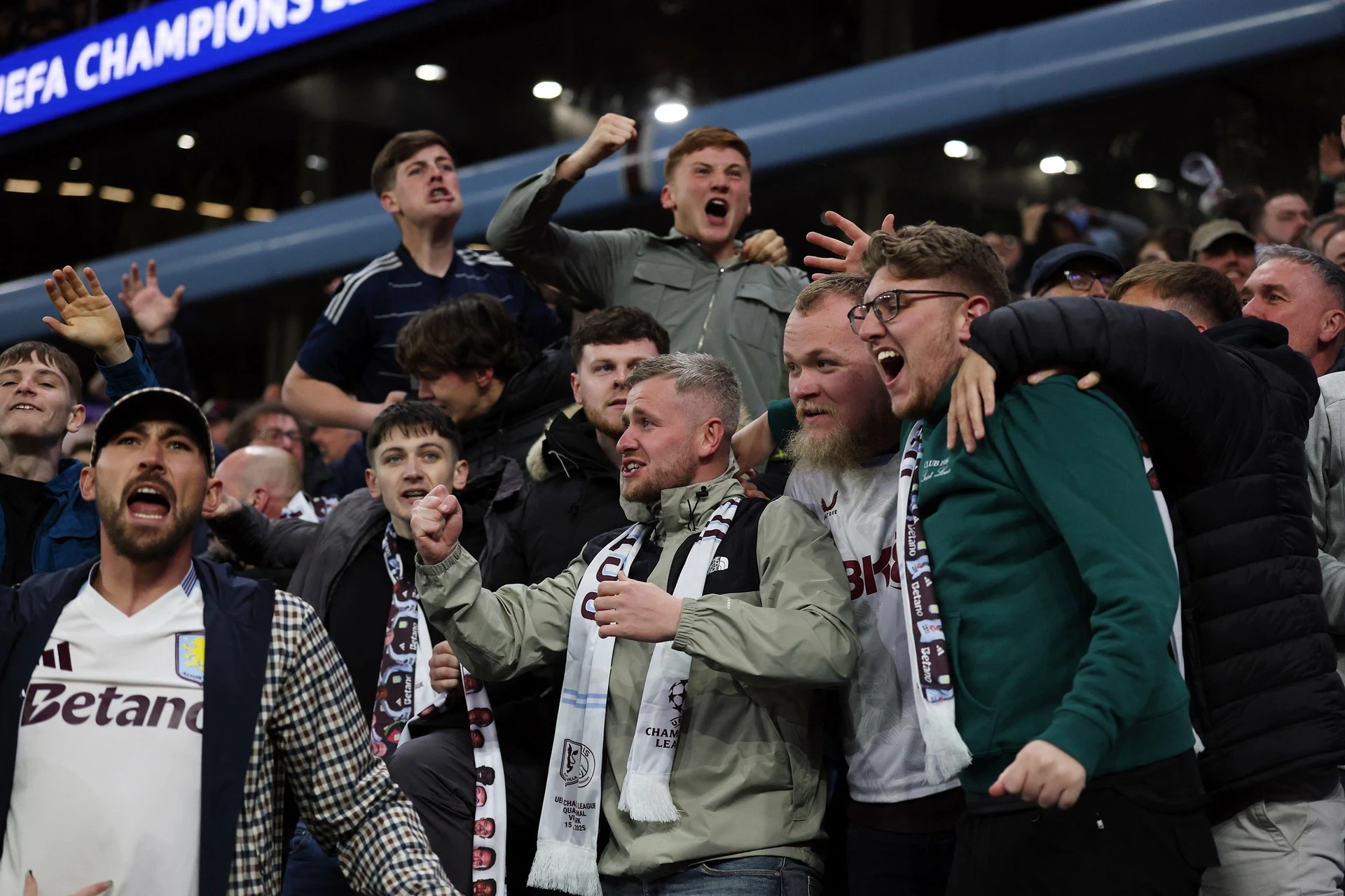 Aston Villa dau PSG anh 8