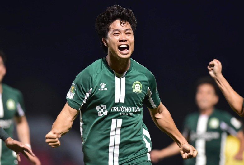 Phản ứng của Công Phượng khi được trở lại ĐT Việt Nam 2 Cong Phuong len tuyen anh 1