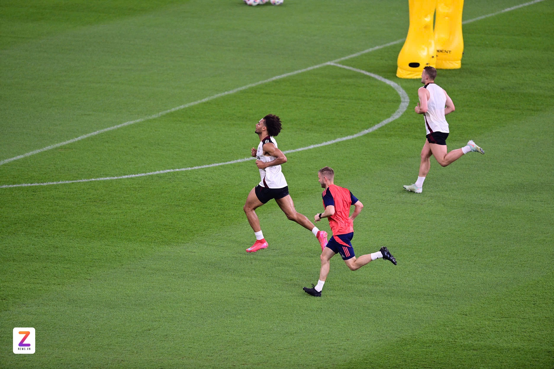 Dàn sao M.U thở dốc trong buổi tập trước ngày gặp đội Đông Nam Á 4 MU dau ngoi sao DNA anh 5