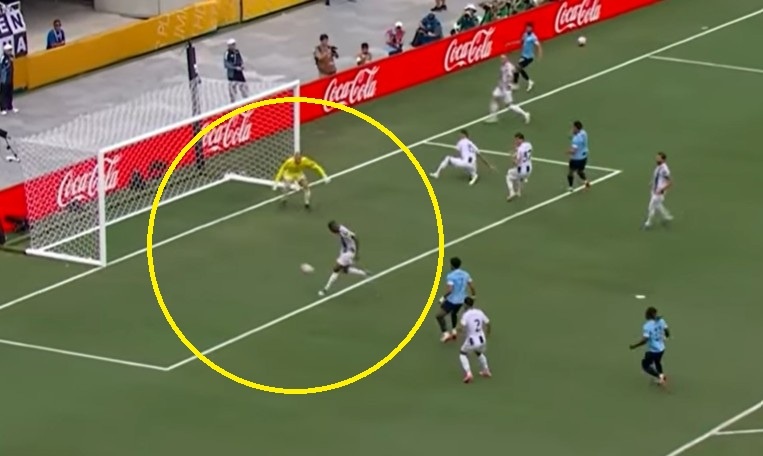 Pha bóng bị nghi 'có mùi' trong trận thắng của Man City 1 Man City dau Juventus anh 1