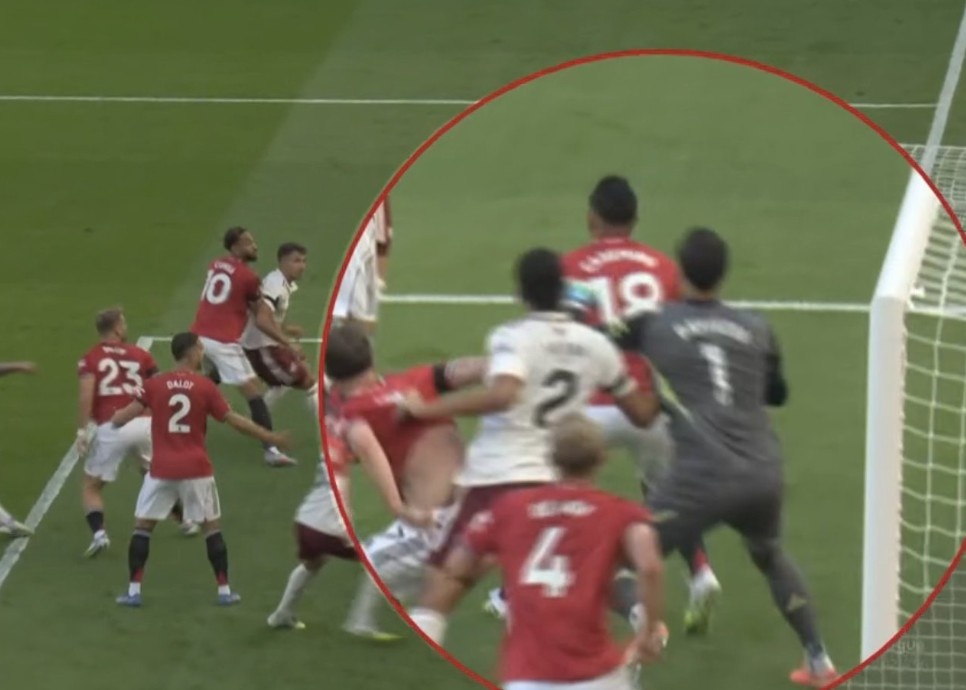 Trọng tài trận M.U - Arsenal gây tranh cãi với 2 quyết định 2 MU dau Arsenal anh 1