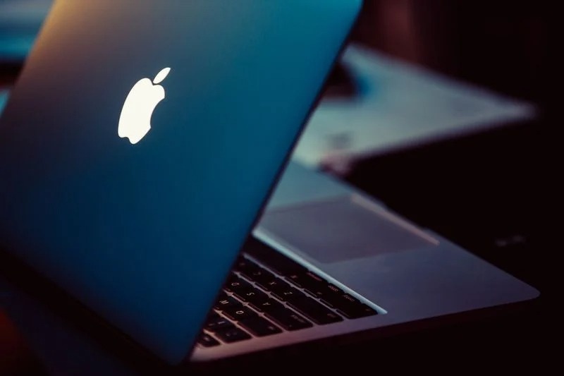 Logo Apple tro lai anh 2