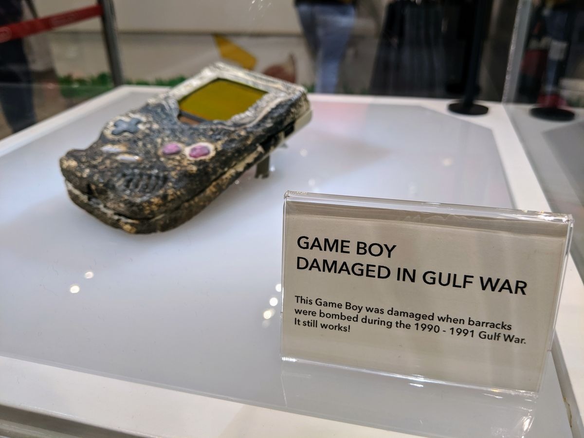 May Game Boy anh 1