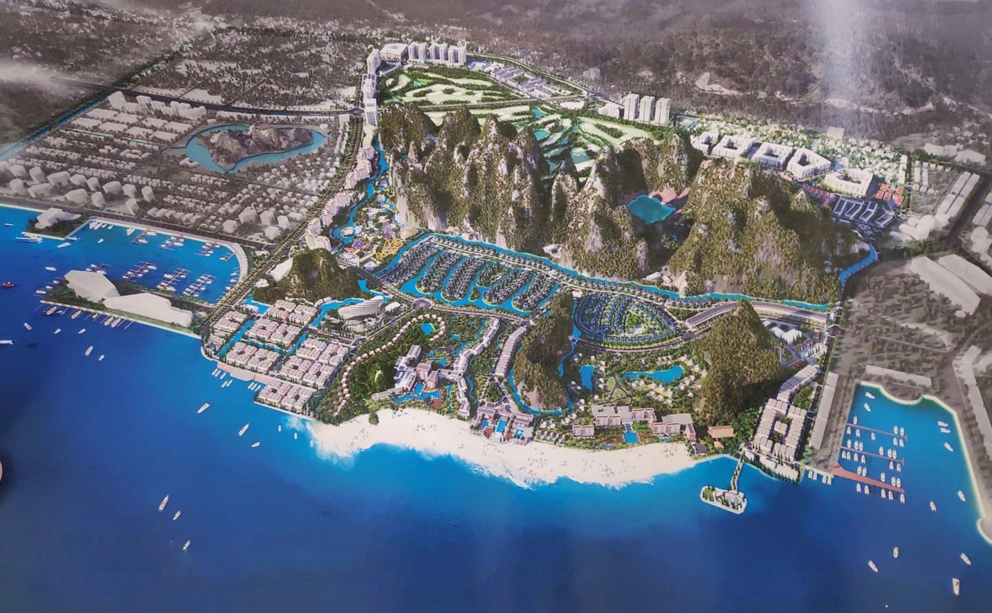 quang ninh, van don anh 1