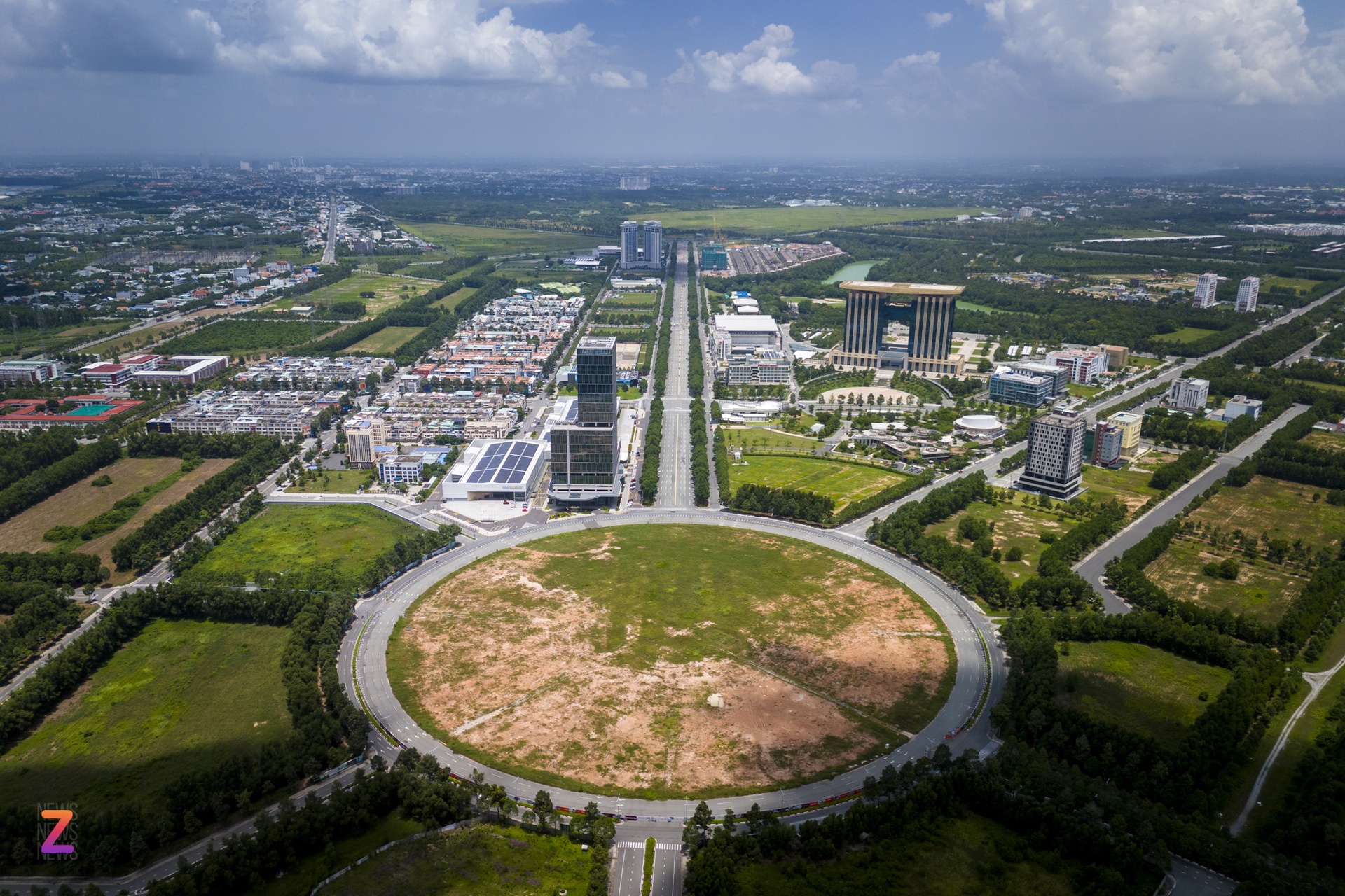 Đáng chú ý, đây cũng là nơi đặt Khu phức hợp Vòng xoay A1 (WTC Gateway), một dự án phát triển theo mô hình TOD với quy mô khoảng 7 ha, có nhà ga trung tâm kết nối TP Thủ Đức, tuyến metro Bến Thành - Suối Tiên. Đáng chú ý, đây cũng là nơi đặt Khu phức hợp Vòng xoay A1 (WTC Gateway), một dự án phát triển theo mô hình TOD với quy mô khoảng 7 ha, có nhà ga trung tâm kết nối TP Thủ Đức, tuyến metro Bến Thành - Suối Tiên.
