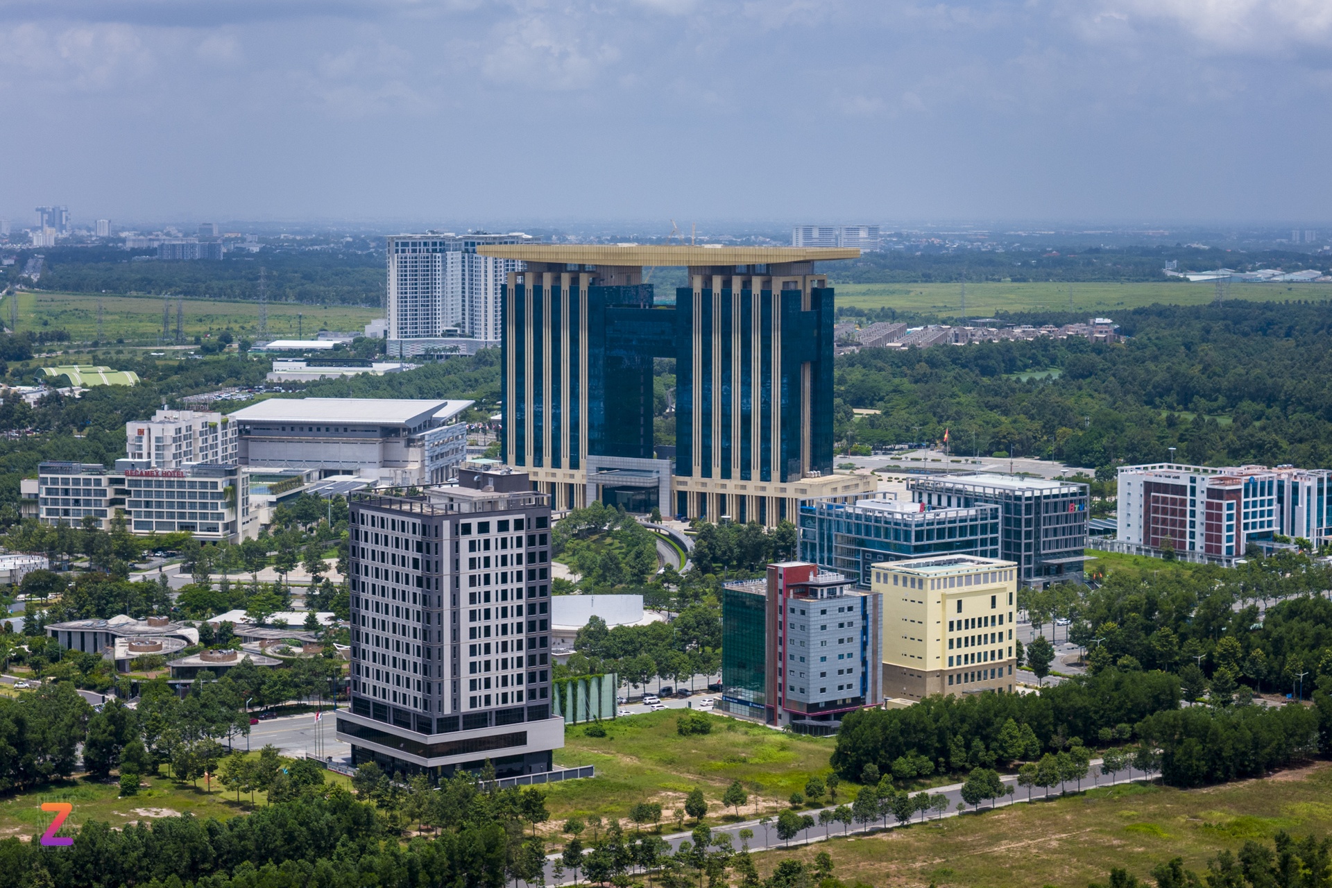 Là khu vực còn nhiều quỹ đất, nơi đây không chỉ được đẩy mạnh phát triển công nghiệp đơn thuần, mà là một trung tâm đô thị - công nghiệp - dịch vụ hiện đại. Sau 15 năm phát triển, dự án Thành phố mới Bình Dương giờ đây đã hình thành rõ nét với các chức năng hành chính, thương mại, văn hóa và dịch vụ. Là khu vực còn nhiều quỹ đất, nơi đây không chỉ được đẩy mạnh phát triển công nghiệp đơn thuần, mà là một trung tâm đô thị - công nghiệp - dịch vụ hiện đại. Sau 15 năm phát triển, dự án Thành phố mới Bình Dương giờ đây đã hình thành rõ nét với các chức năng hành chính, thương mại, văn hóa và dịch vụ.