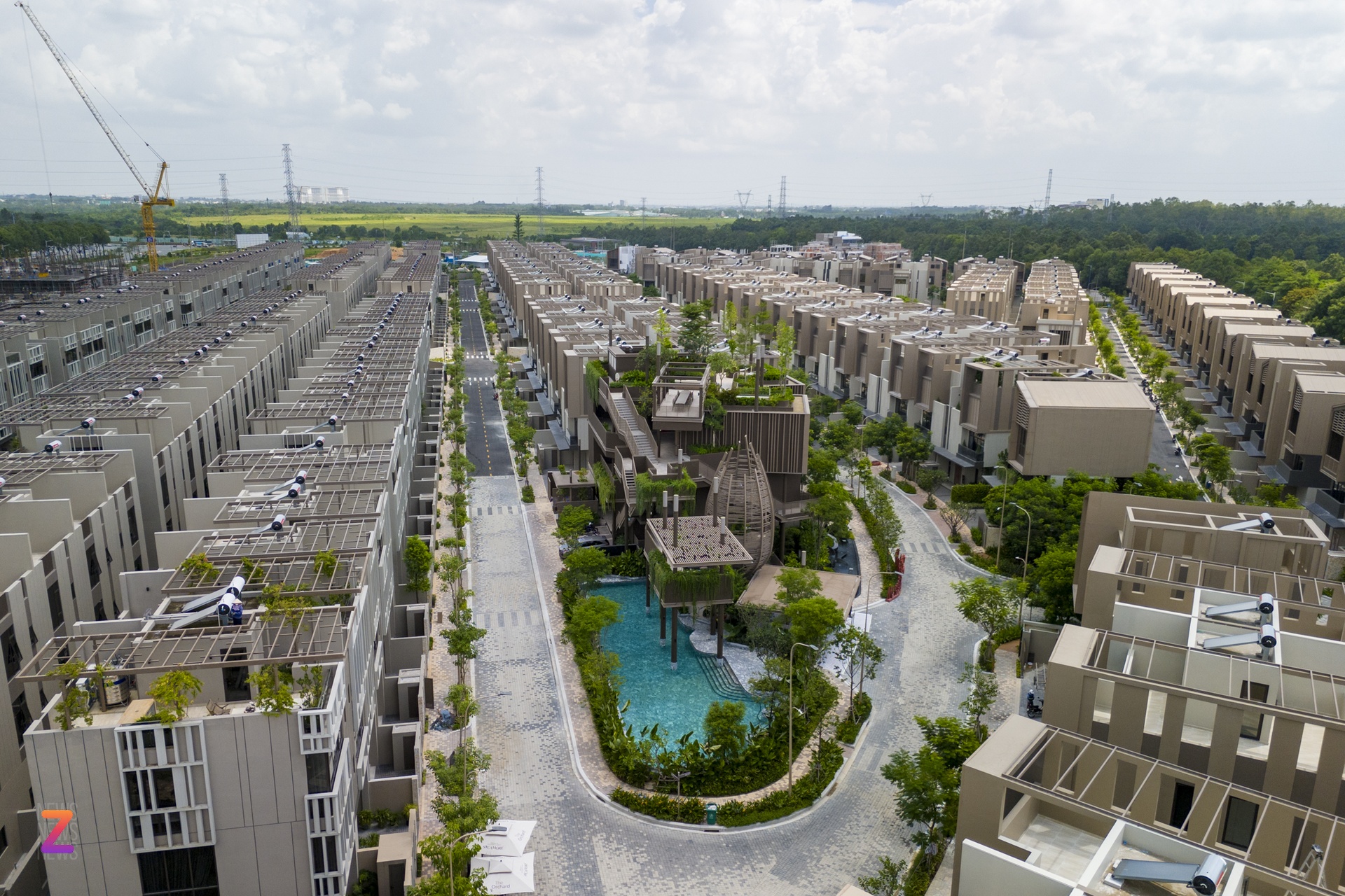 Trong đó, CapitaLand Development (Singapore) triển khai dự án Sycamore quy mô gần 19 ha, với khoảng 3.500 sản phẩm nhà ở gồm thấp tầng, trung tầng và cao tầng. Trong đó, CapitaLand Development (Singapore) triển khai dự án Sycamore quy mô gần 19 ha, với khoảng 3.500 sản phẩm nhà ở gồm thấp tầng, trung tầng và cao tầng.