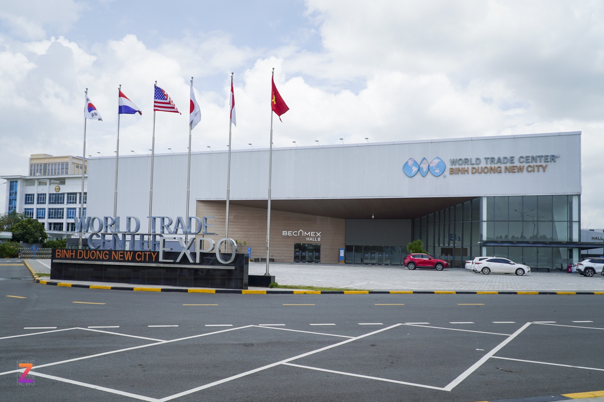 Kế đó là Trung tâm hội nghị và triển lãm WTC Expo với tổng diện tích 22.000 m2, trong đó hơn một nửa là không gian triển lãm trong nhà. Đây là nơi thường xuyên tổ chức các sự kiện lớn, trọng điểm trong những năm qua. Kế đó là Trung tâm hội nghị và triển lãm WTC Expo với tổng diện tích 22.000 m2, trong đó hơn một nửa là không gian triển lãm trong nhà. Đây là nơi thường xuyên tổ chức các sự kiện lớn, trọng điểm trong những năm qua.