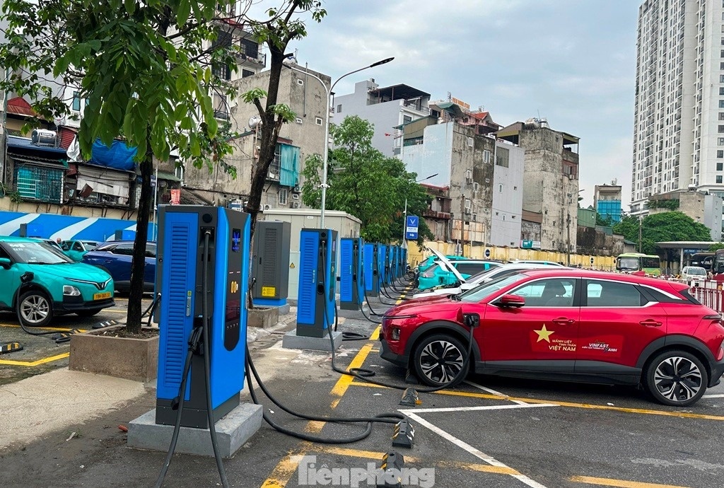 tram sac xe dien anh 1