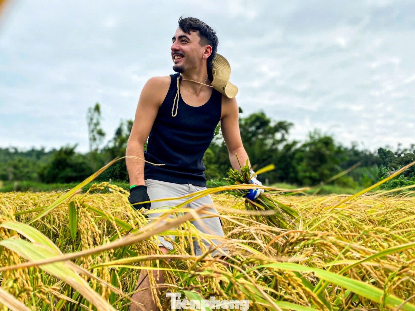 Khach gat lua bat cua anh 2