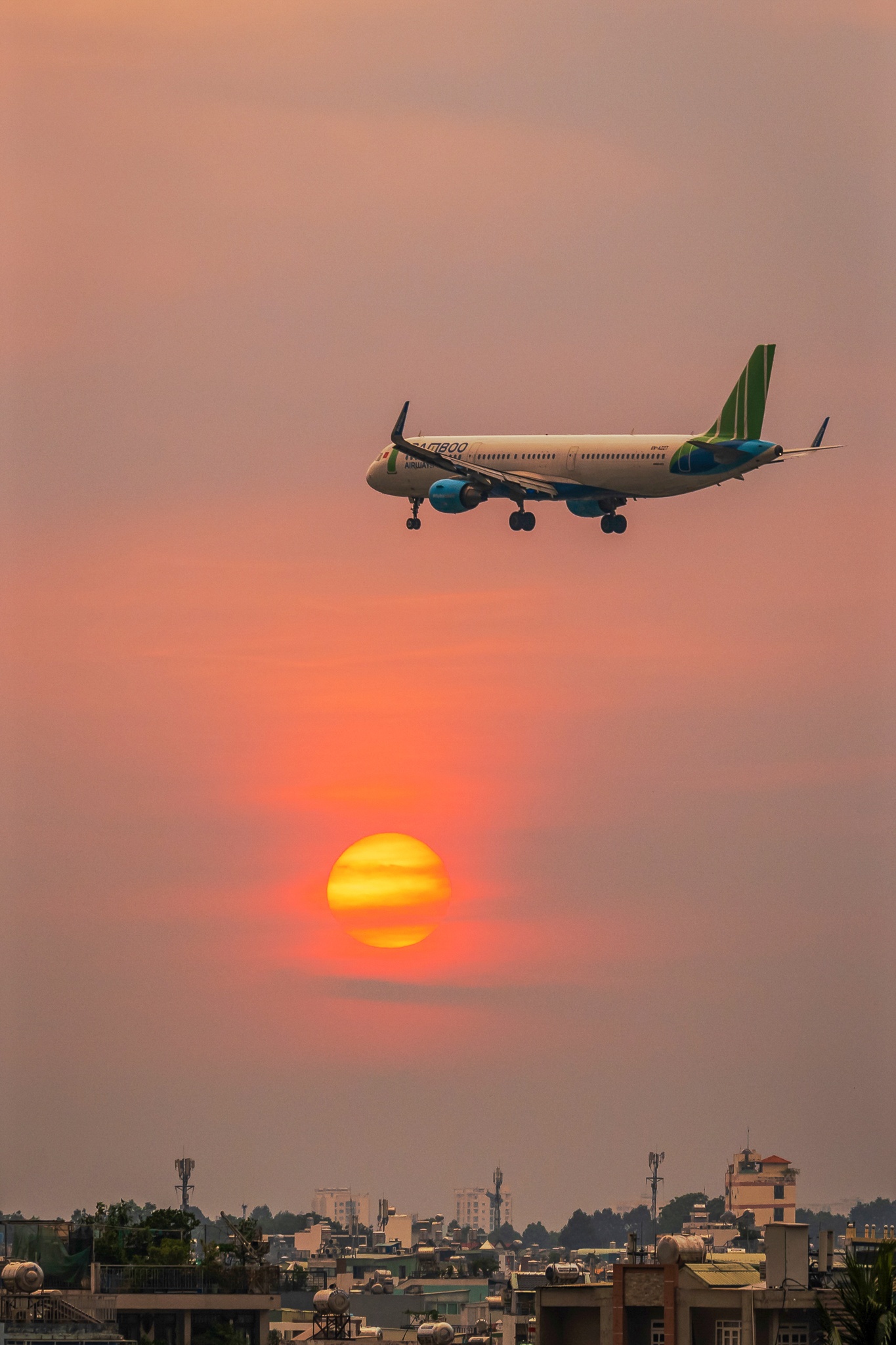 Ánh chiều tà trên cầu Ba Son