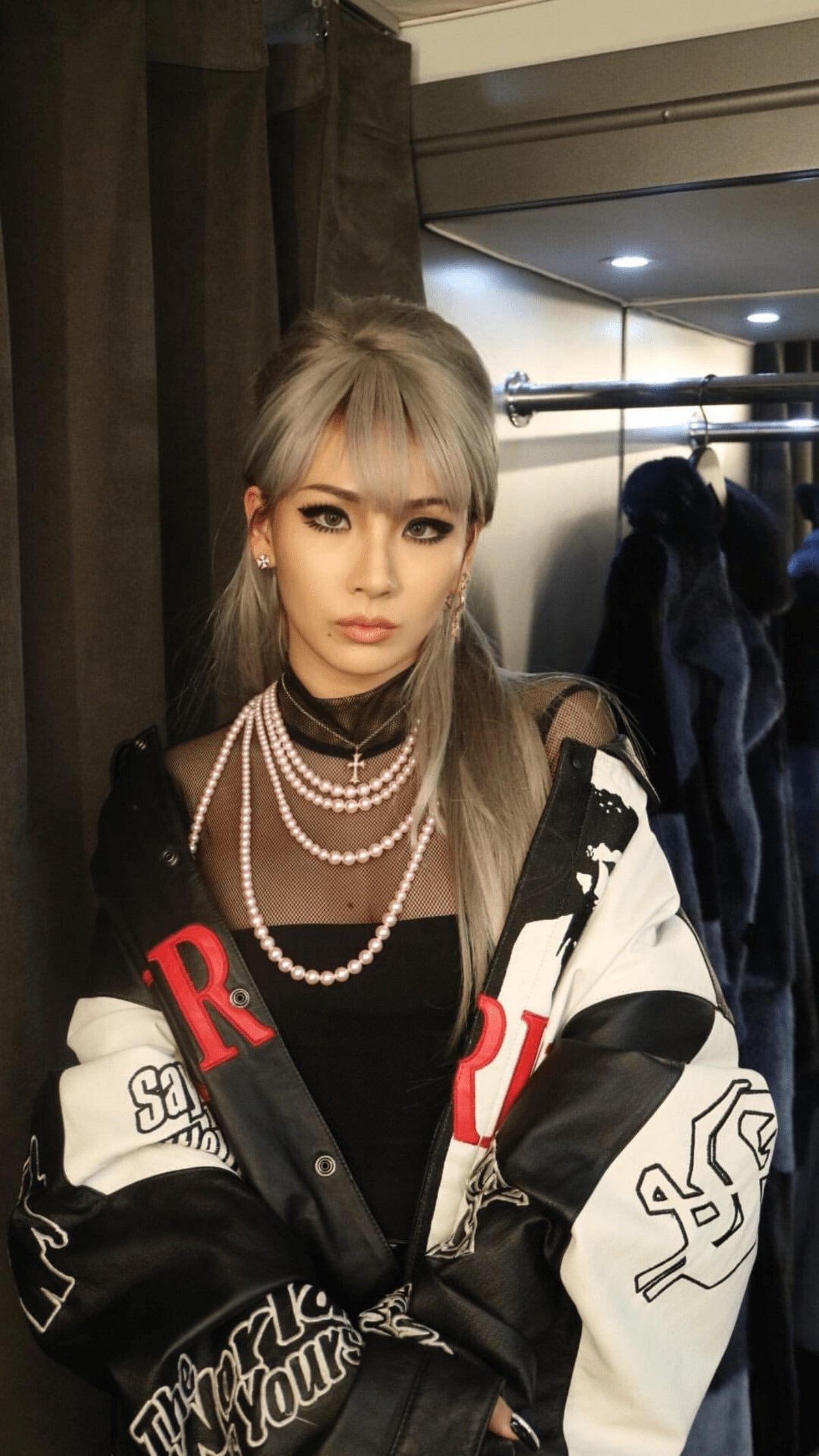 CL 2NE1 giam can anh 3
