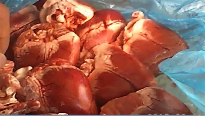 Với những “quái chiêu” gian lận thương mại, những gian thương có thể hô biến số tim đông lạnh này thành tim tươi để bán với giá cao.