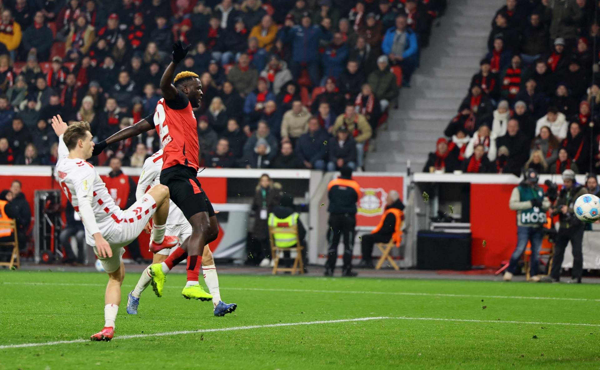 Leverkusen dau Cologne anh 4