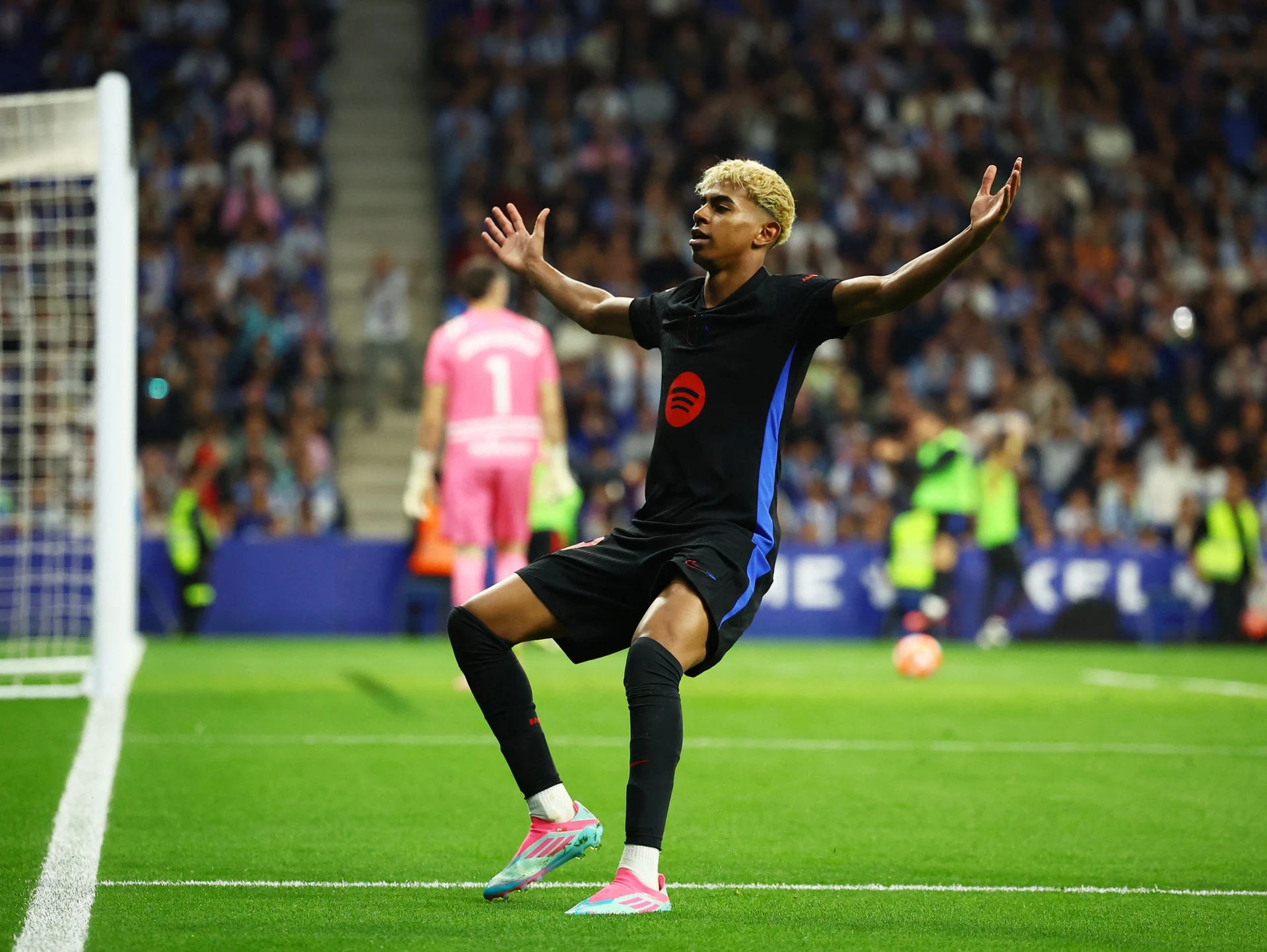 Barcelona vo dich anh 1