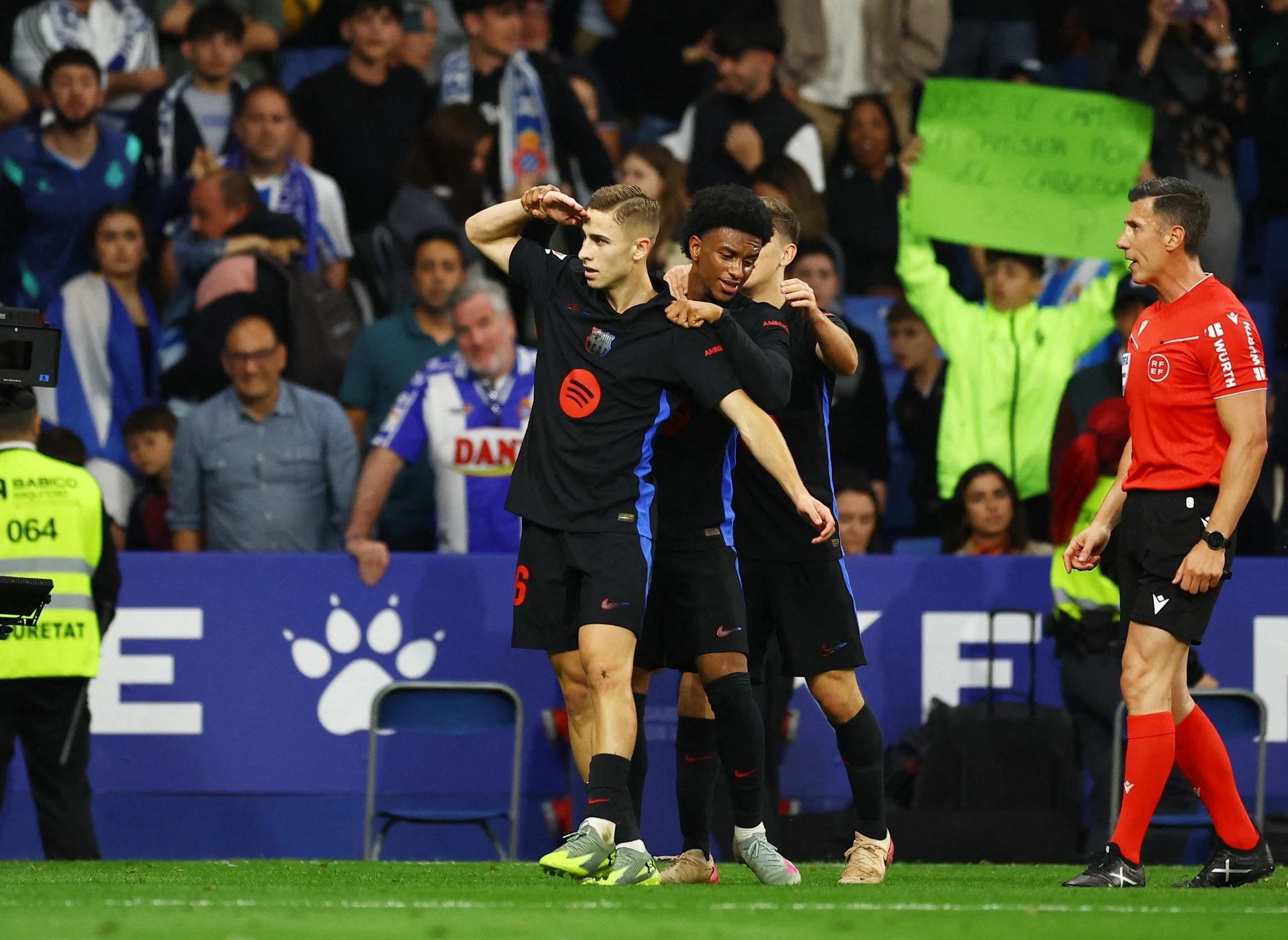 Barcelona vo dich anh 1