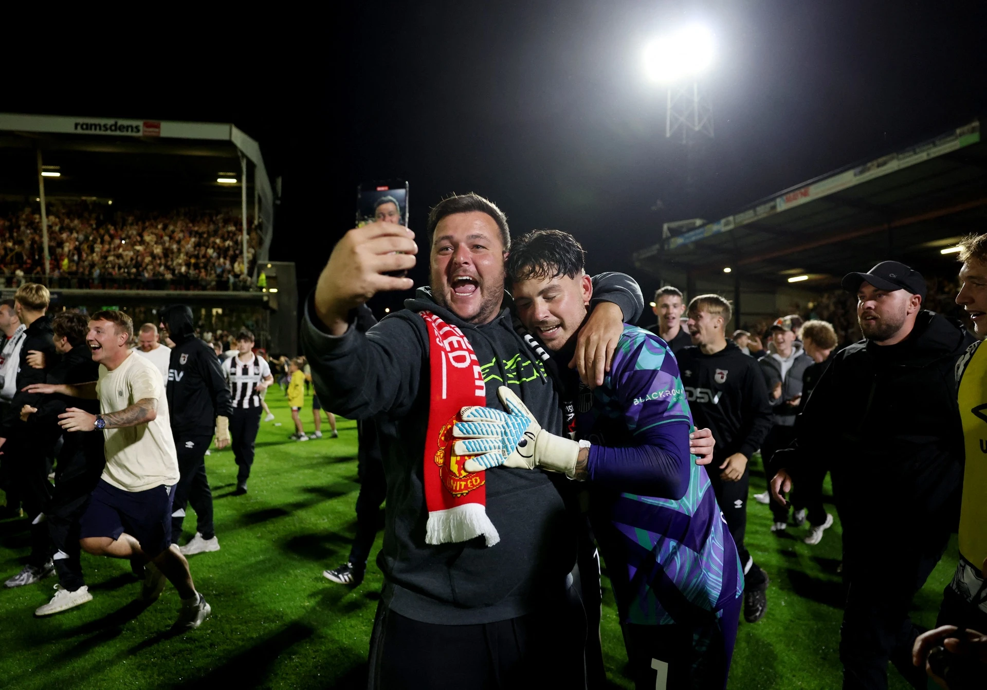 MU dau Grimsby anh 2