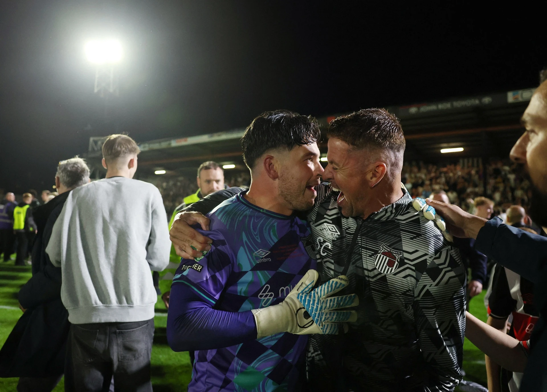 MU dau Grimsby anh 3