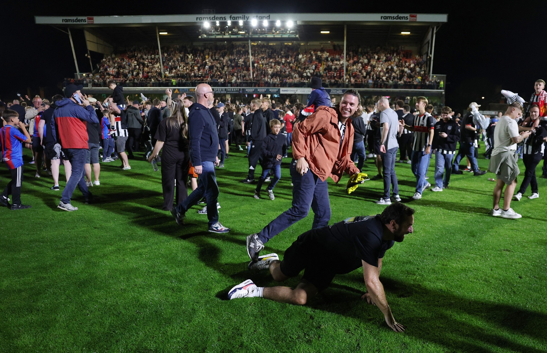 MU dau Grimsby anh 4